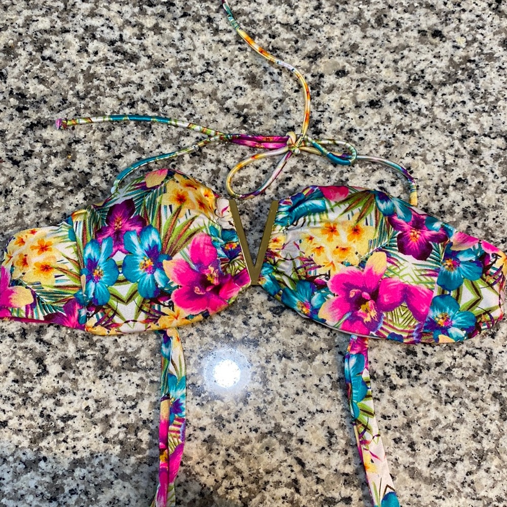 Victoria secret swimsuit top size small. Never used.